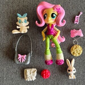 My Little Pony Equestria Girl Minis Fluttershy Slumber Party set. Hasbro 2015